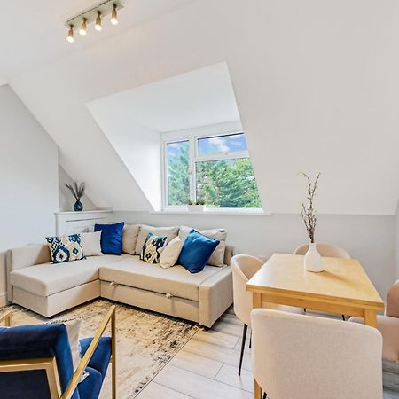 לונדון Sweet And Lovely 2Br With Free Parking מראה חיצוני תמונה