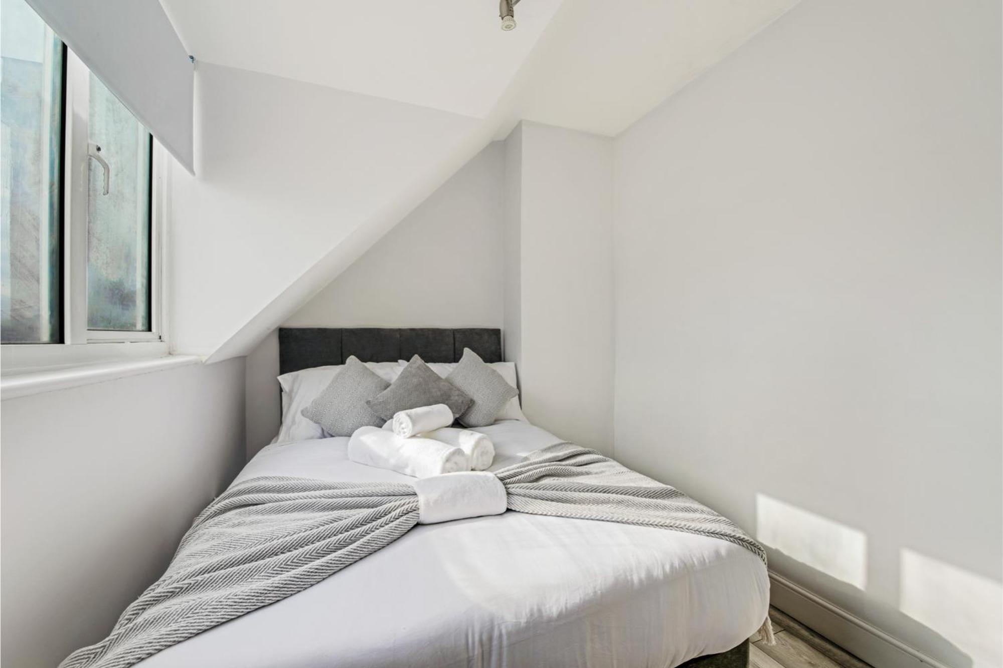 לונדון Sweet And Lovely 2Br With Free Parking מראה חיצוני תמונה